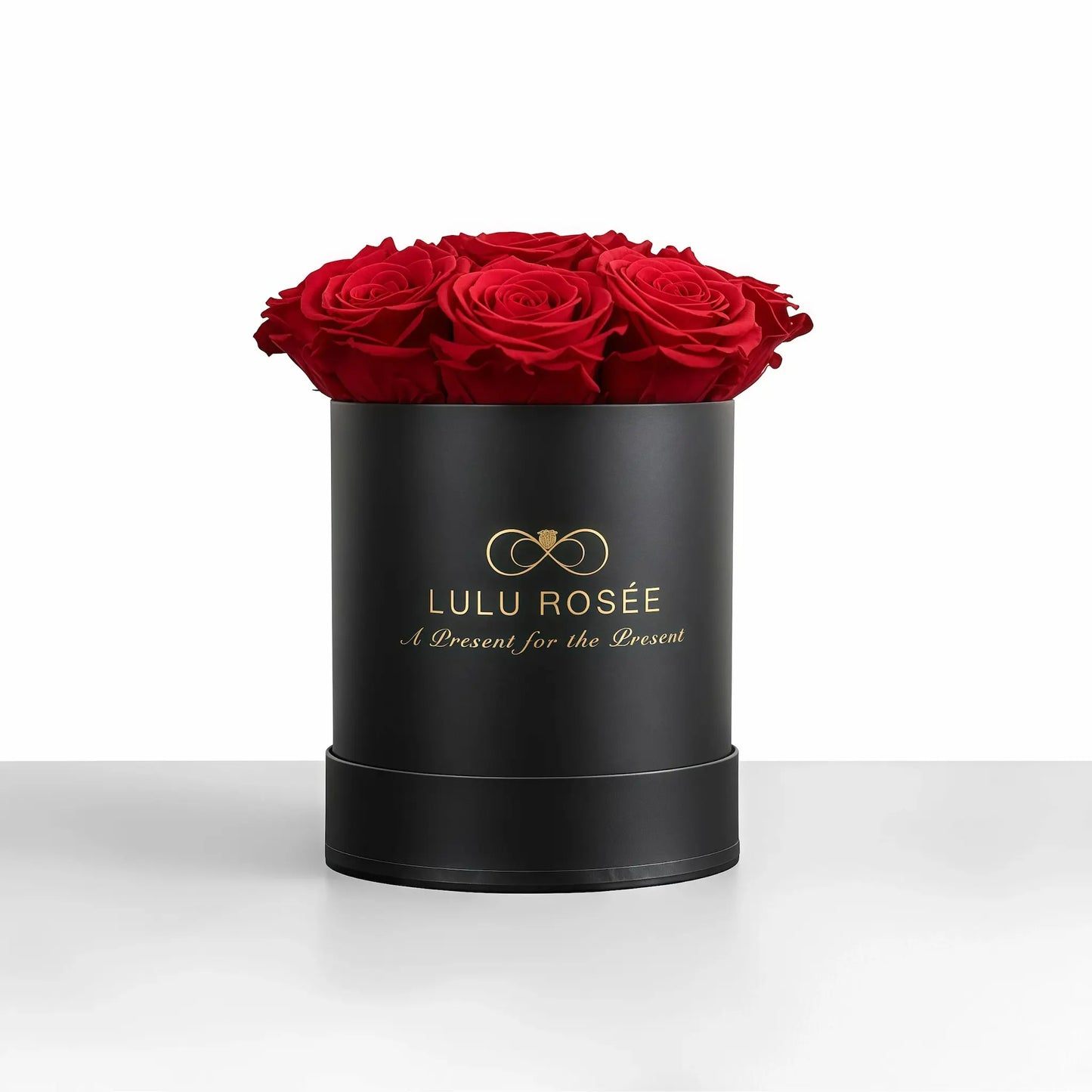 LULU ROSÉE baby round box red roses black classic box on white background