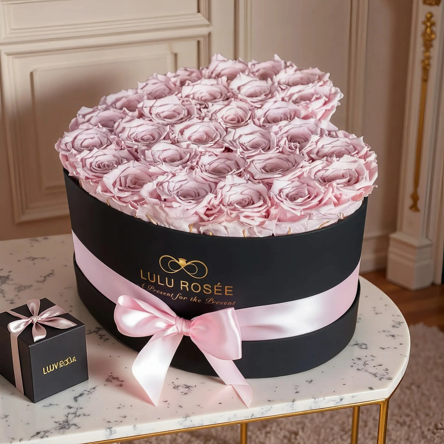 LULU ROSÉE large heart box light pink roses black classic box on a marble surface