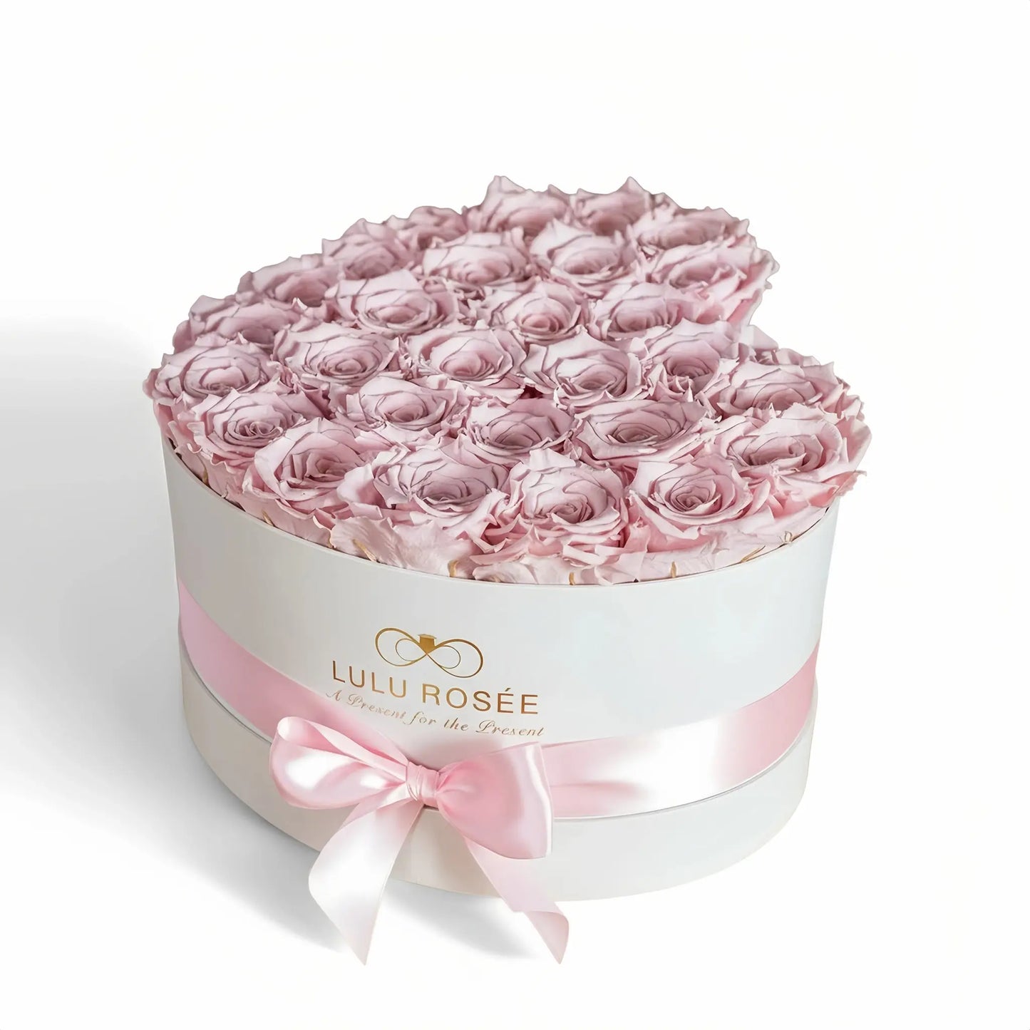 LULU ROSÉE large heart box light pink roses white classic box on white background