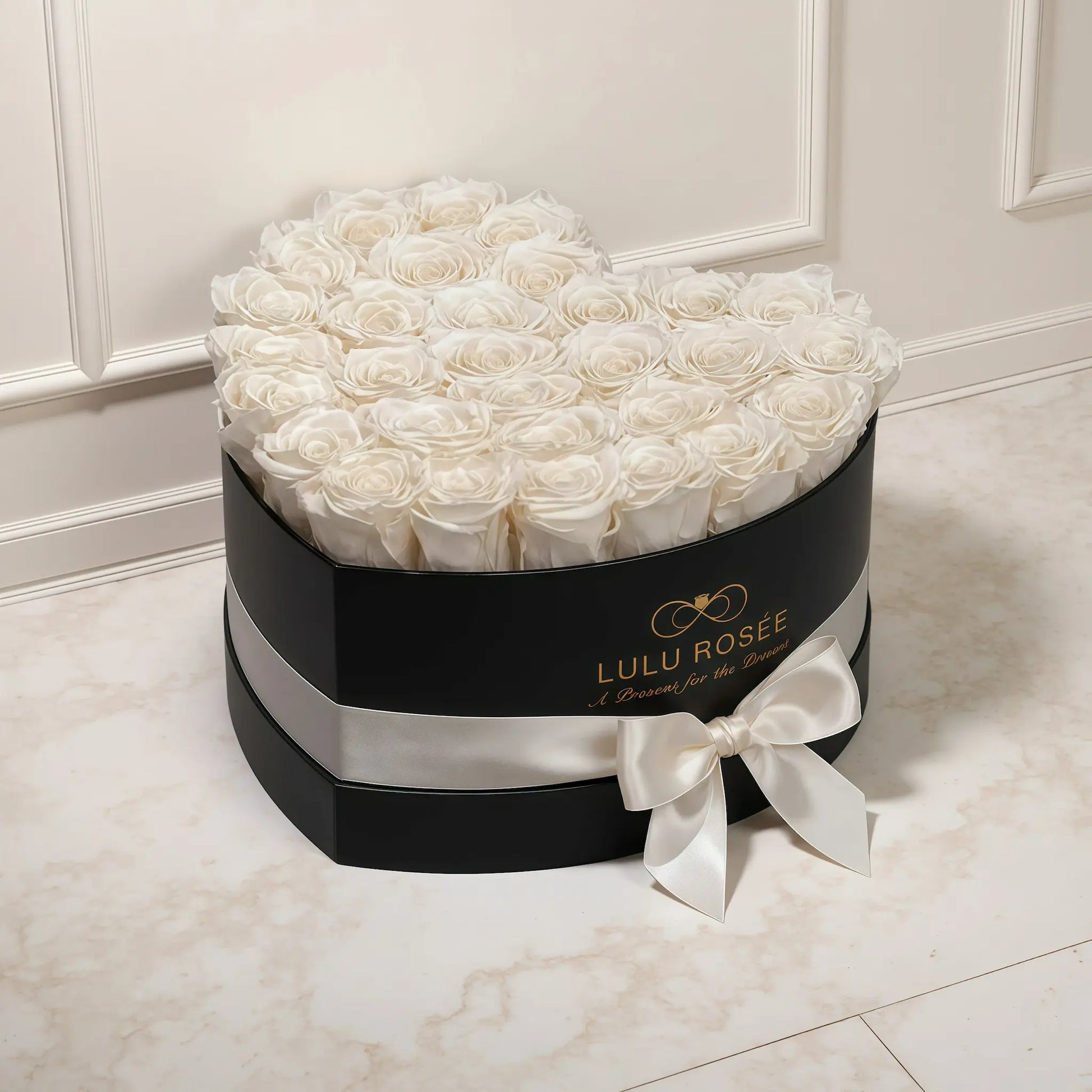 LULU ROSÉE large heart box pearl white roses black classic box on a marble floor