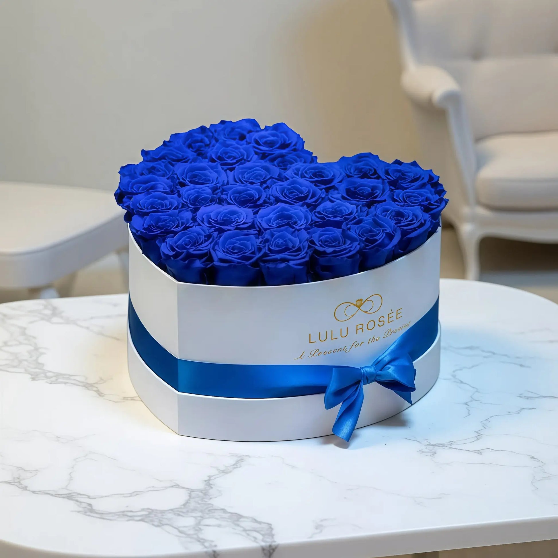 LULU ROSÉE large heart box royal blue roses white classic box on a marble table