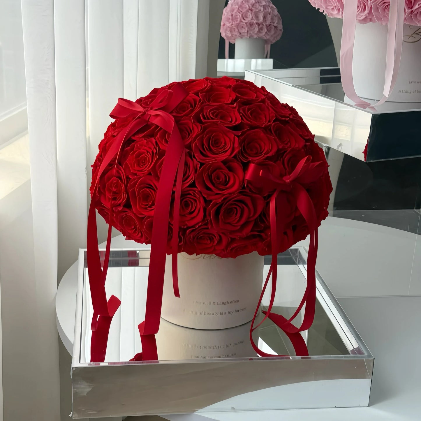 LULU ROSÉE Close-Up of Red Forever Rose Bucket, Vibrant Red Preserved Roses with Ribbon Bow